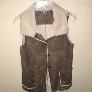 faux fur cropped vest size small